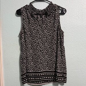 Talbots Sleeveless black white blouse shirred V neckline size M